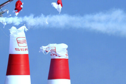 High-speed airplane racing